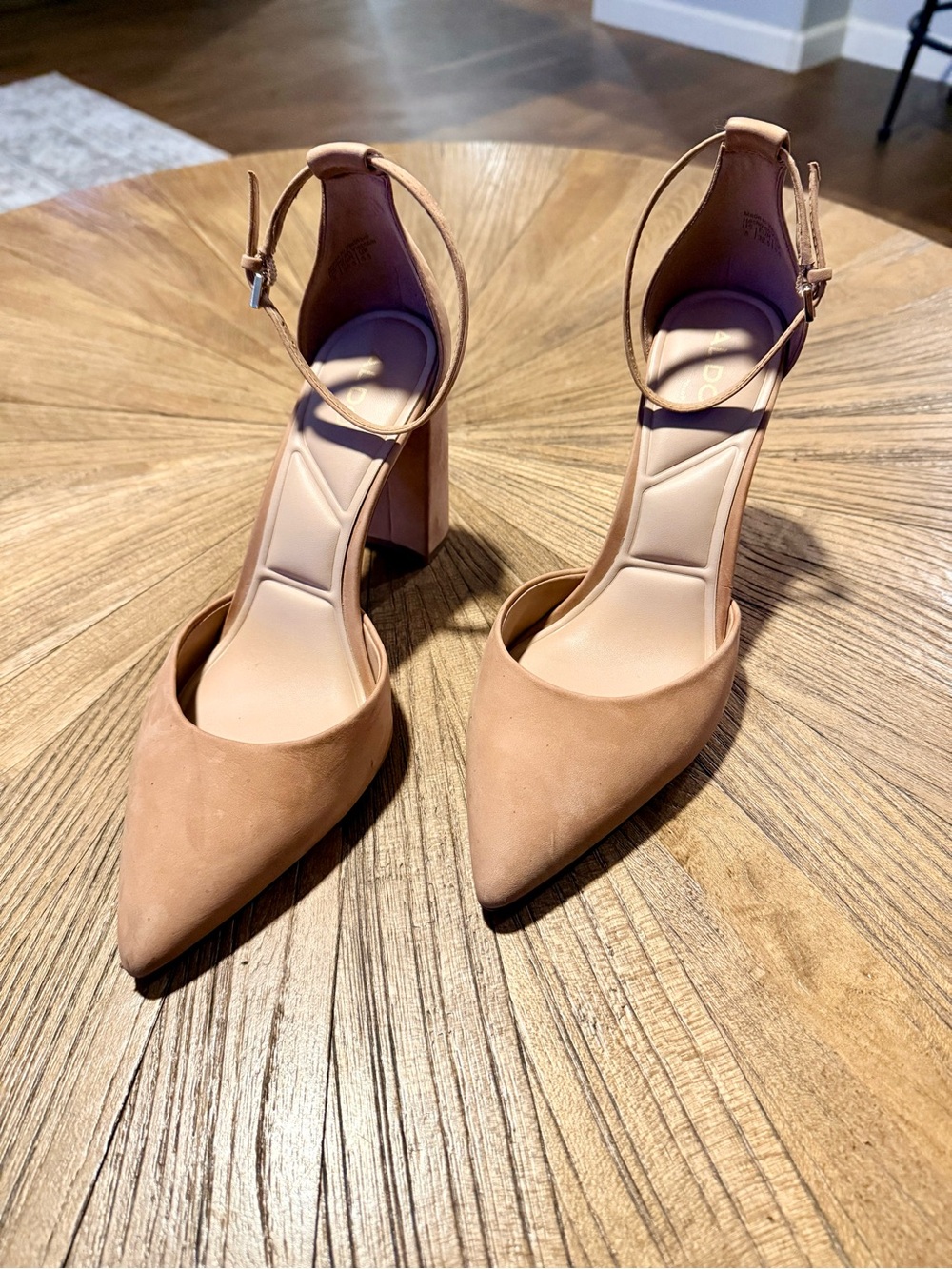 Aldo Women’s tan Suede Pointed-Toe Ankle-Strap Heels size 8 - Picture 2 of 11